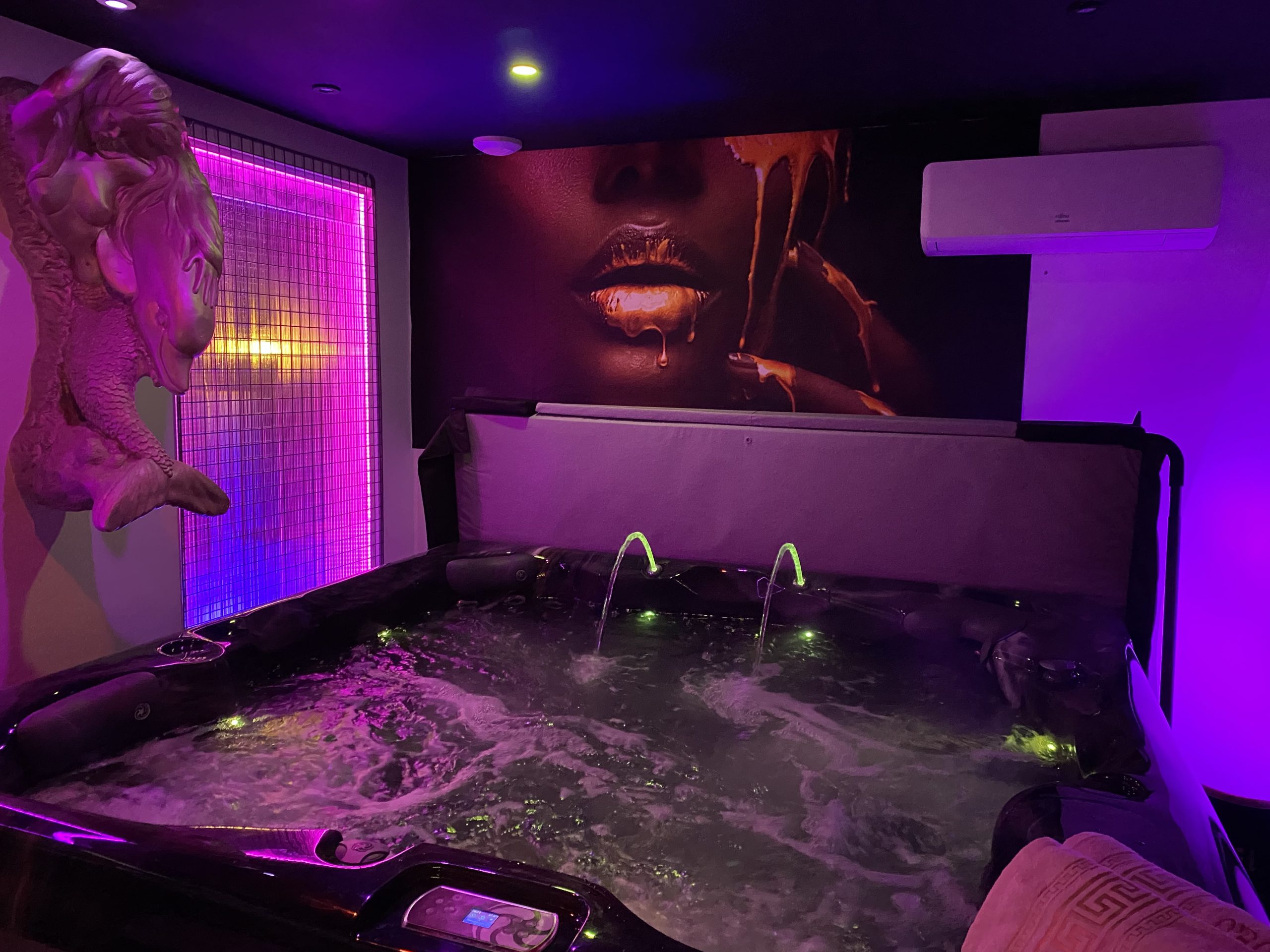 Spa - O'Romantic Facebook ad: Spa O'Romantic | Réservez dès maintenant votre séjour…