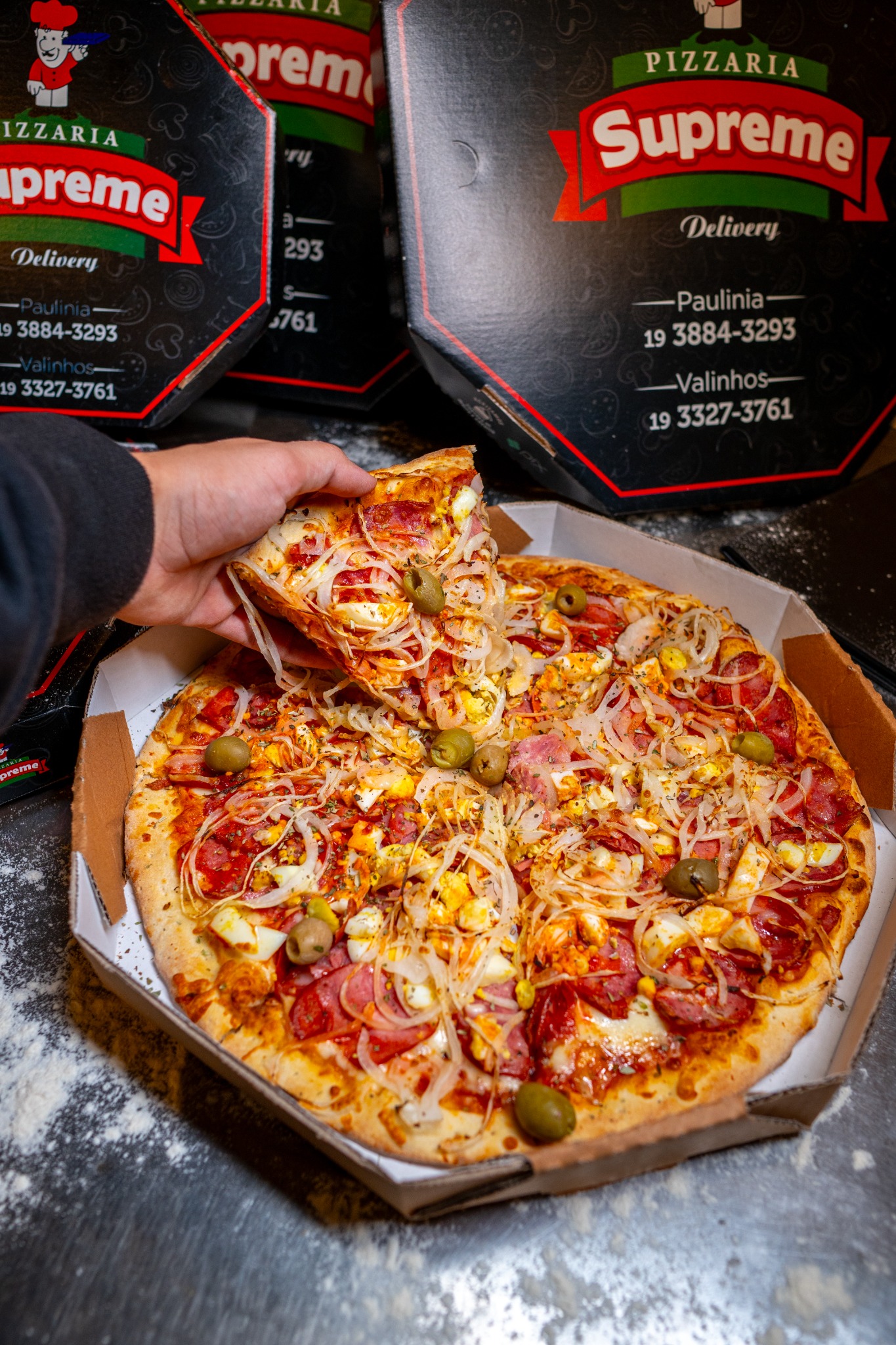 Pizzaria Supreme Facebook ad: Bateu aquela fome da noite?