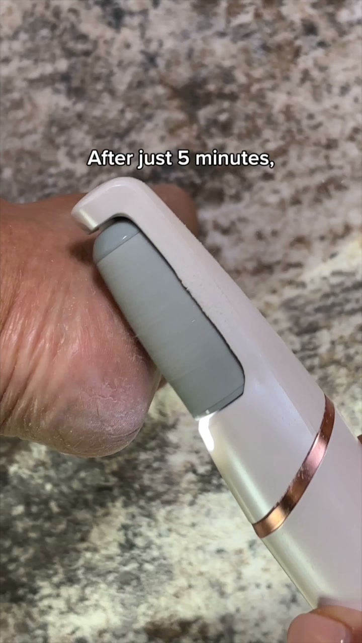 Nuvé Facebook ad: Smooth feet. In minutes. Guaranteed.