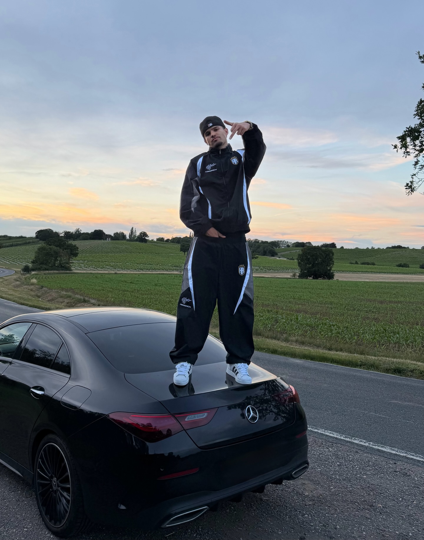 Hoodrich Facebook ad: Get rich or die trying @hoodrichuk