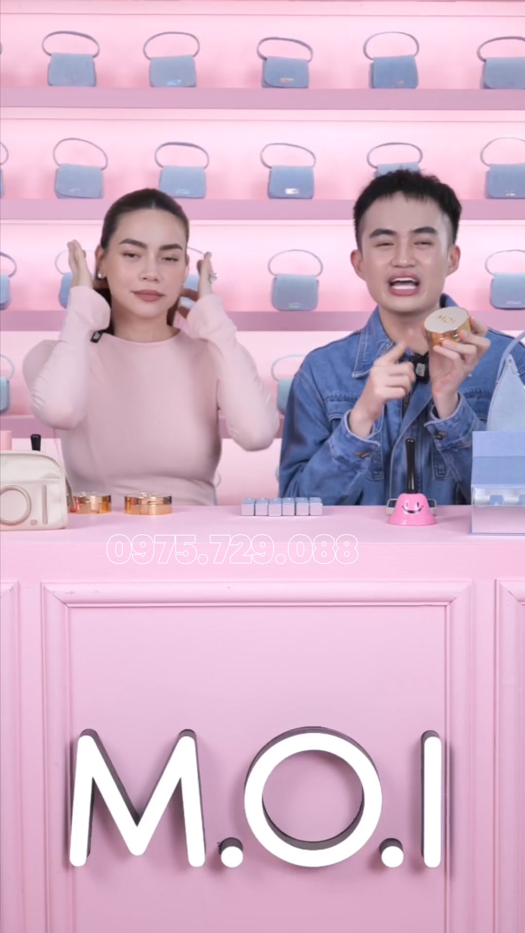 NPP MOI Cosmetics - Hồ Ngọc Hà Facebook ad: Tặng Túi Markeup da cao cấp 399k