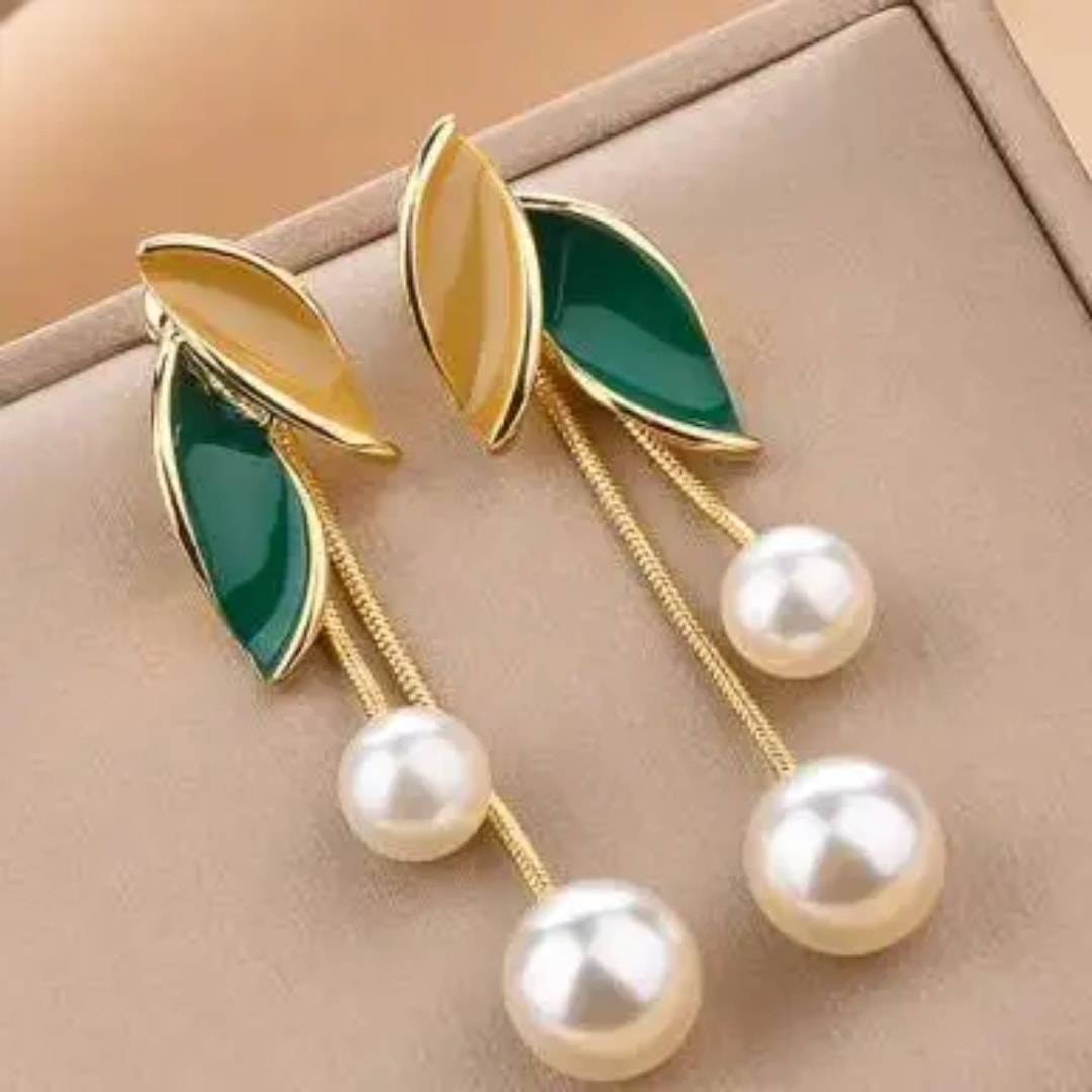 accessoires by LJ Facebook ad: Sassayé.