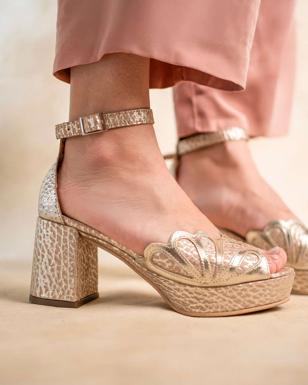 La Leopolda Facebook ad: Volvé por esos zapatos que ya imaginaste como…