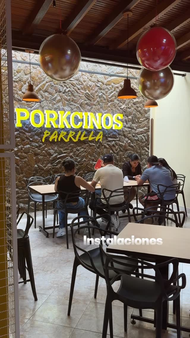 Porkcinos Parrilla Facebook ad: Si amas el cerdo… este lugar es para…