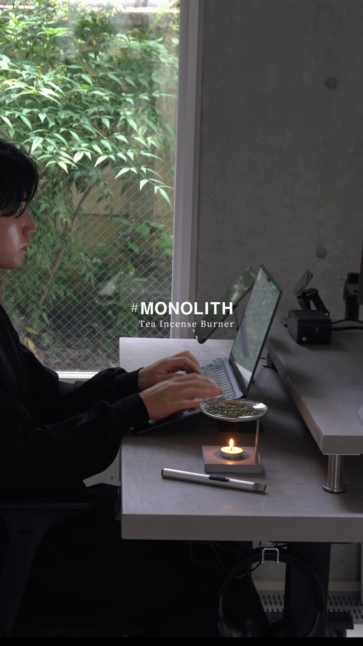 Monolith インテリアショップ Facebook ad: 香りと静寂。