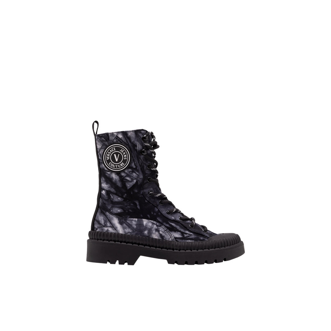 DIHSAN Facebook ad: Experience luxury with Versace Jeans Couture at DIHSAN!
