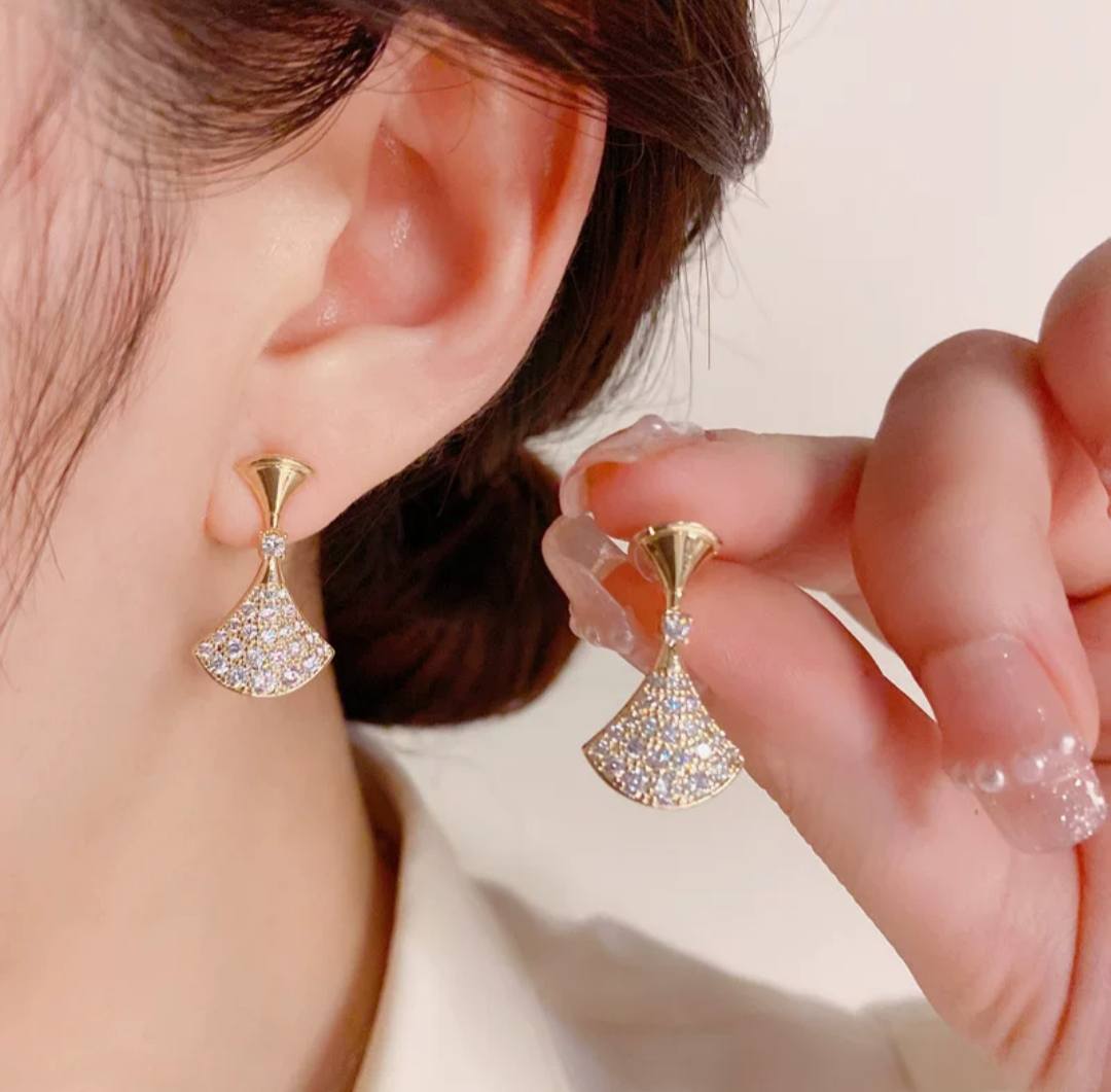 KARA Fashion Accessories Facebook ad