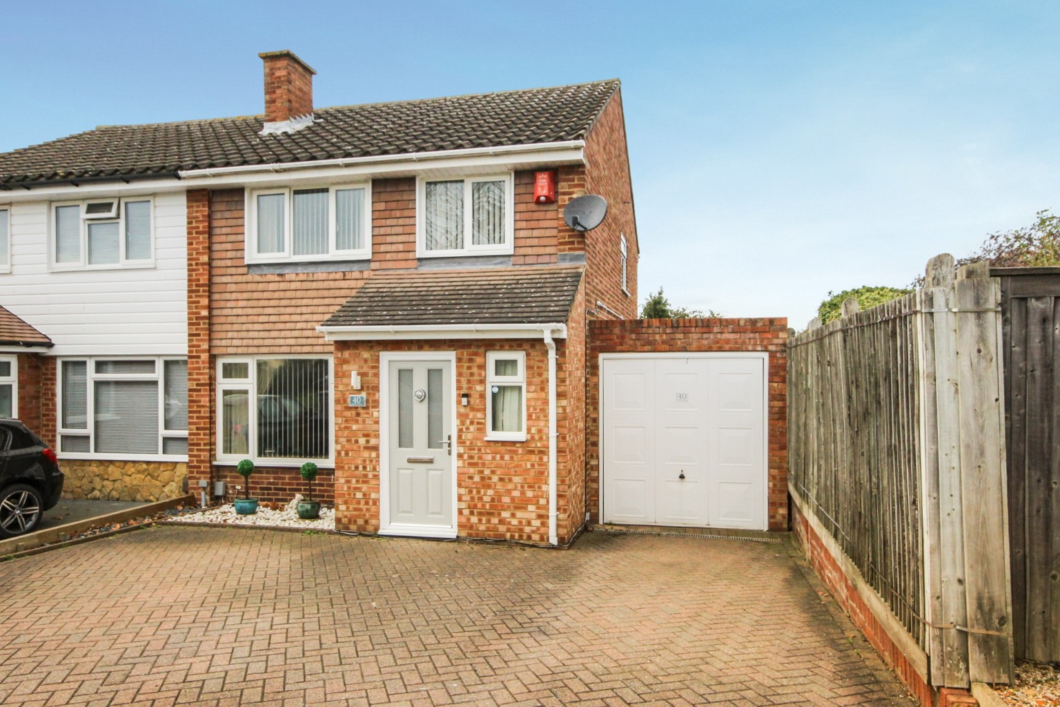 Hone & Company Estate Agents Facebook ad: LOOKING FOR A NEW HOME?