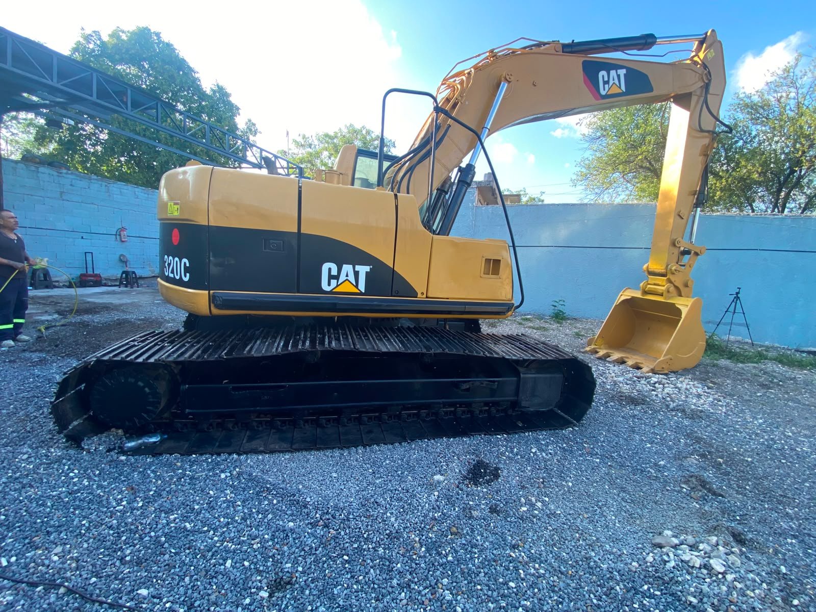 Gustavo Daniel Galvan Facebook ad: 2007 EXCAVADORA 320C CATERPILLAR CON COPLE RAPIDO
