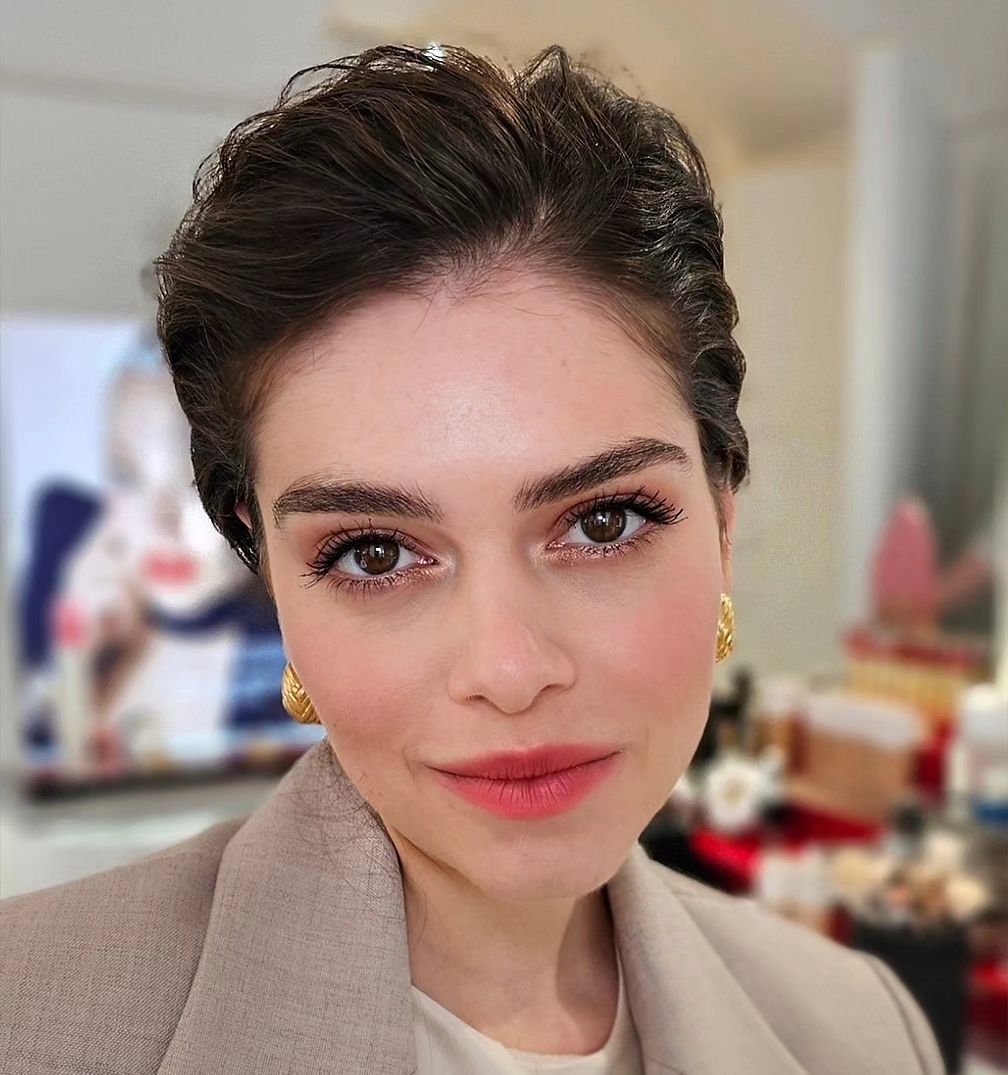 Jana Darmovzalová/ National make up Artist Lancome Facebook ad: Libí se Ti makeup Leony?