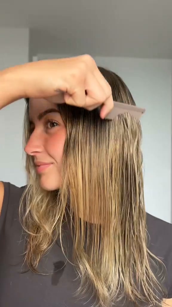 Color Wow Facebook ad: Detangle, hydrate and strengthen