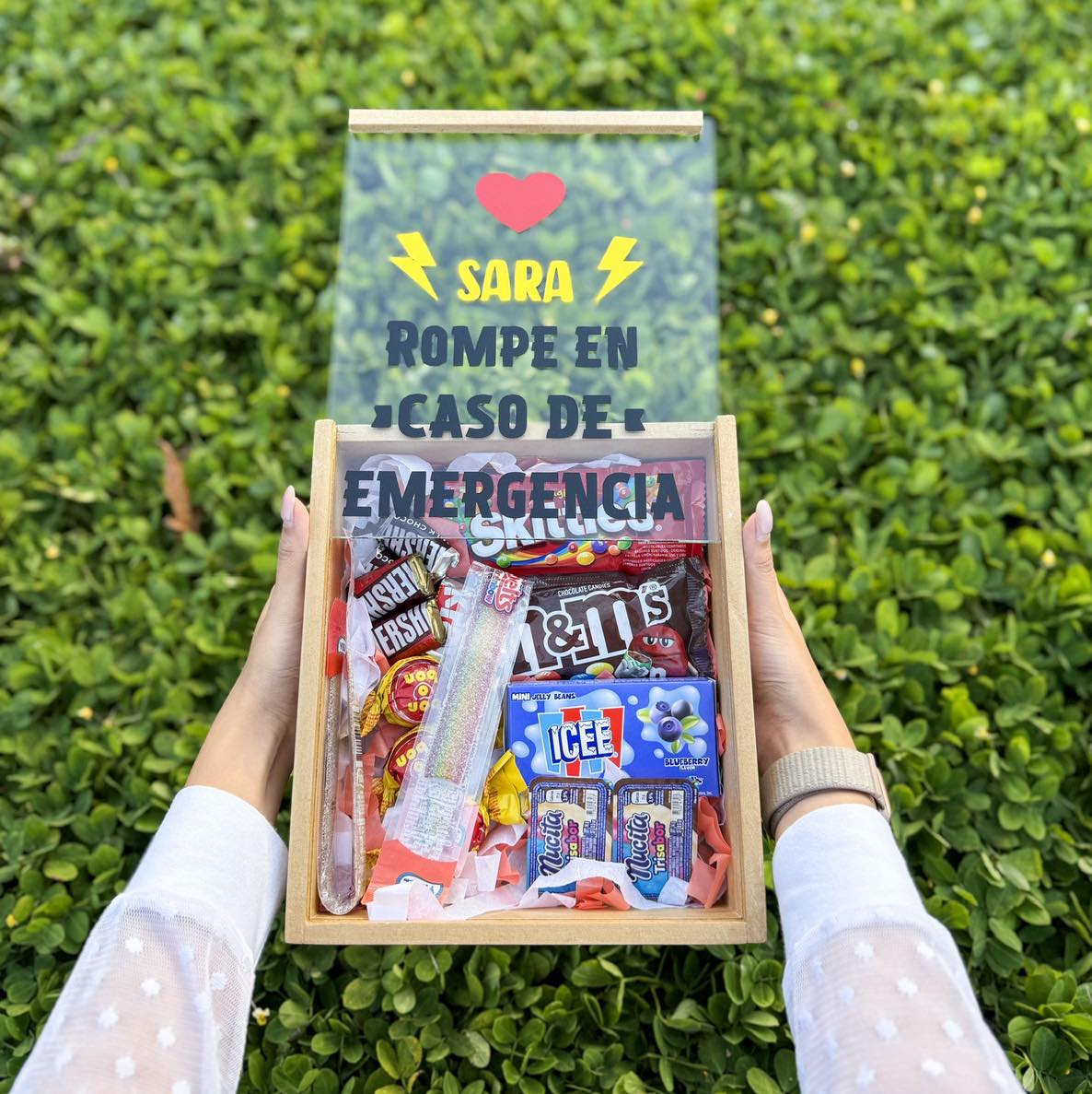 Candy Box Guate Facebook ad: KIT DE EMERGENCIA
