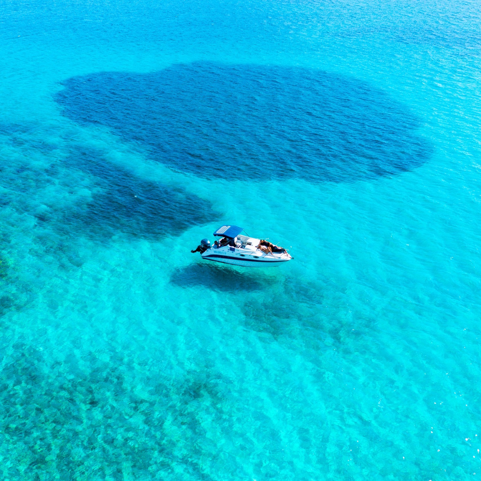 Villa4you.gr Facebook ad: Discover Halkidiki by Boat with Villa4you!