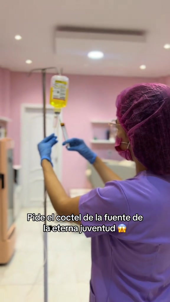 VitalMed - Medicina estética y antiaging Facebook ad: REJUVENECE DESDE ADENTRO… Y HAZ QUE SE NOTE…