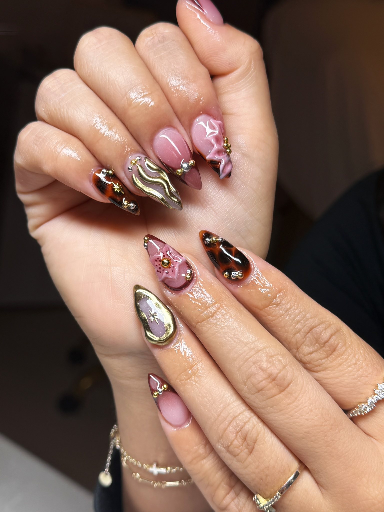 Cosmos Artistry by Laura Facebook ad: Hey beauties!