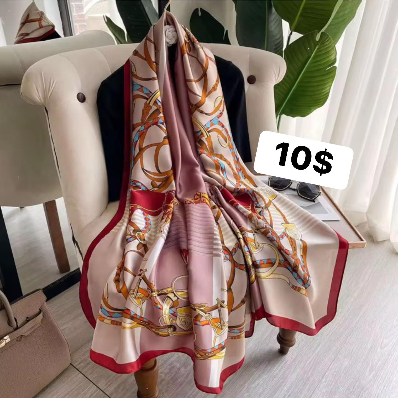 FM Store Facebook ad: Nouvel arrivage des foulards