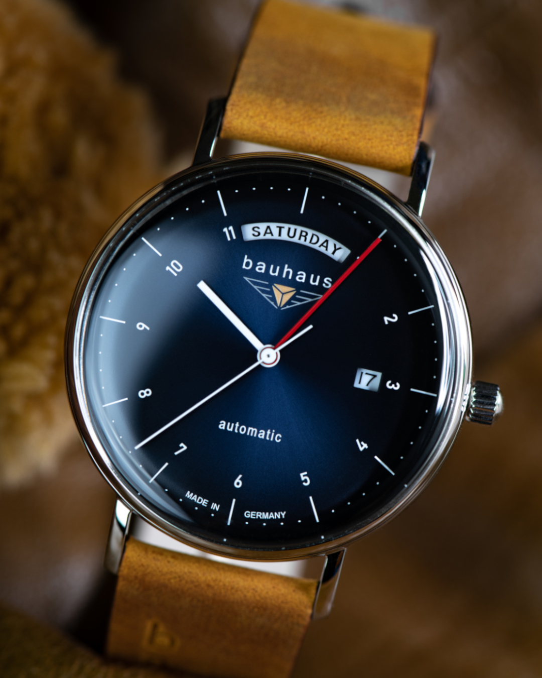 Bauhaus_official Facebook ad: / Das Automatikmodell bauhaus Classic DayDate überzeugt mit…