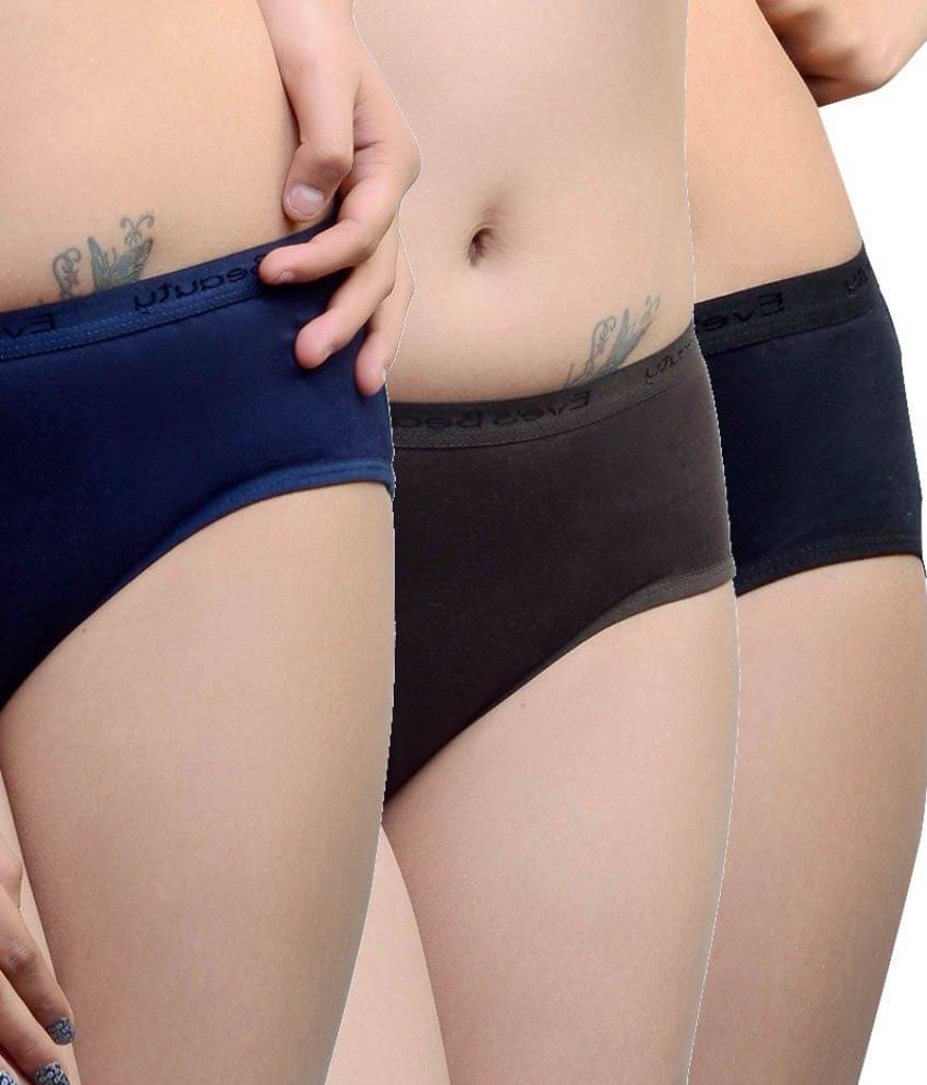 Snapdeal India Offers Facebook ad: Styles Sabse Trendy.