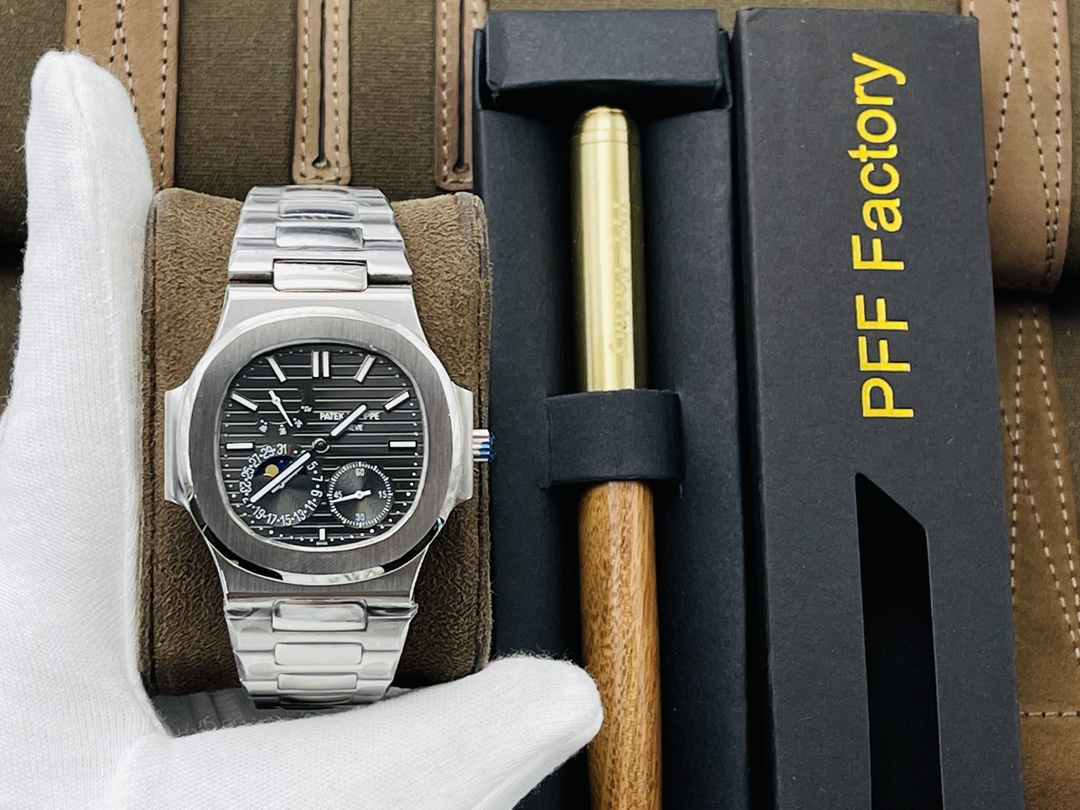 World Luxury Watches Facebook ad: Luxury with warmth and depth