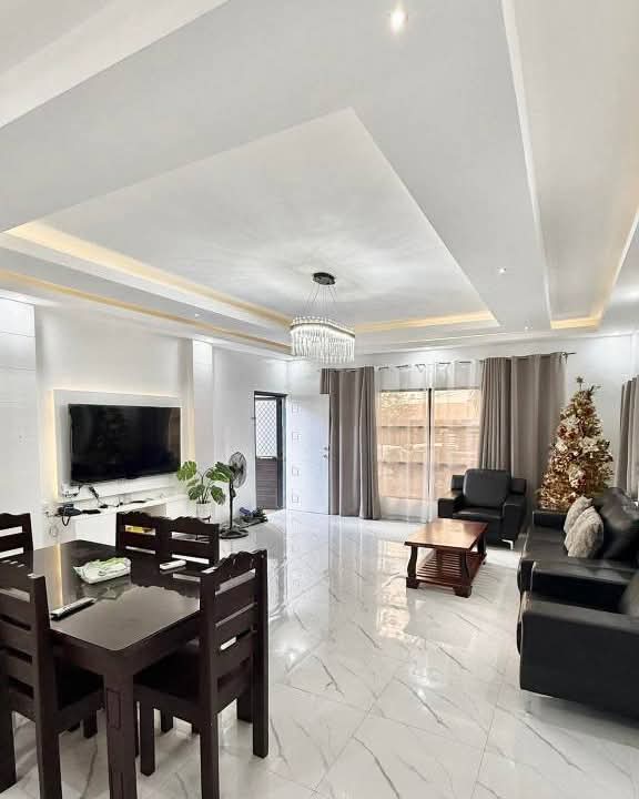 Dyle Gementiza Facebook ad: 4 Beds 5 Baths House