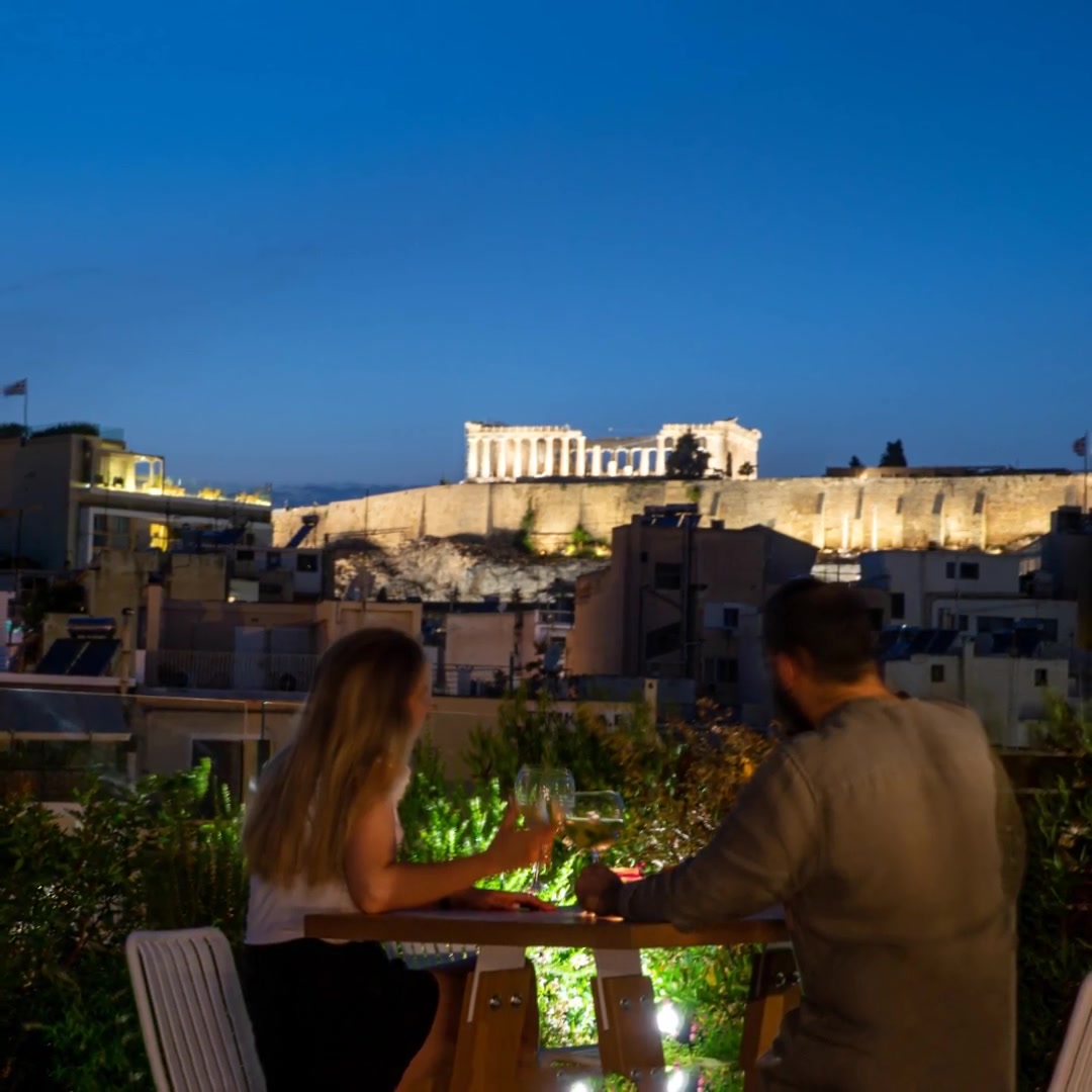 B4B athens signature hotel Facebook ad: Άνεση, υψηλή αισθητική & ζεστασιά στο κέντρο της…