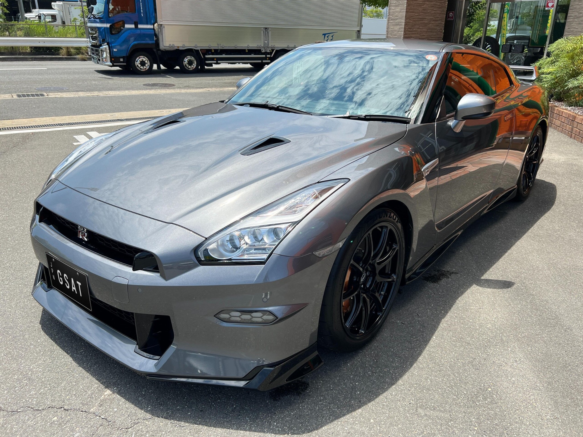 GSAT Australia Facebook ad: Luxurious car dealer, GSAT.AU