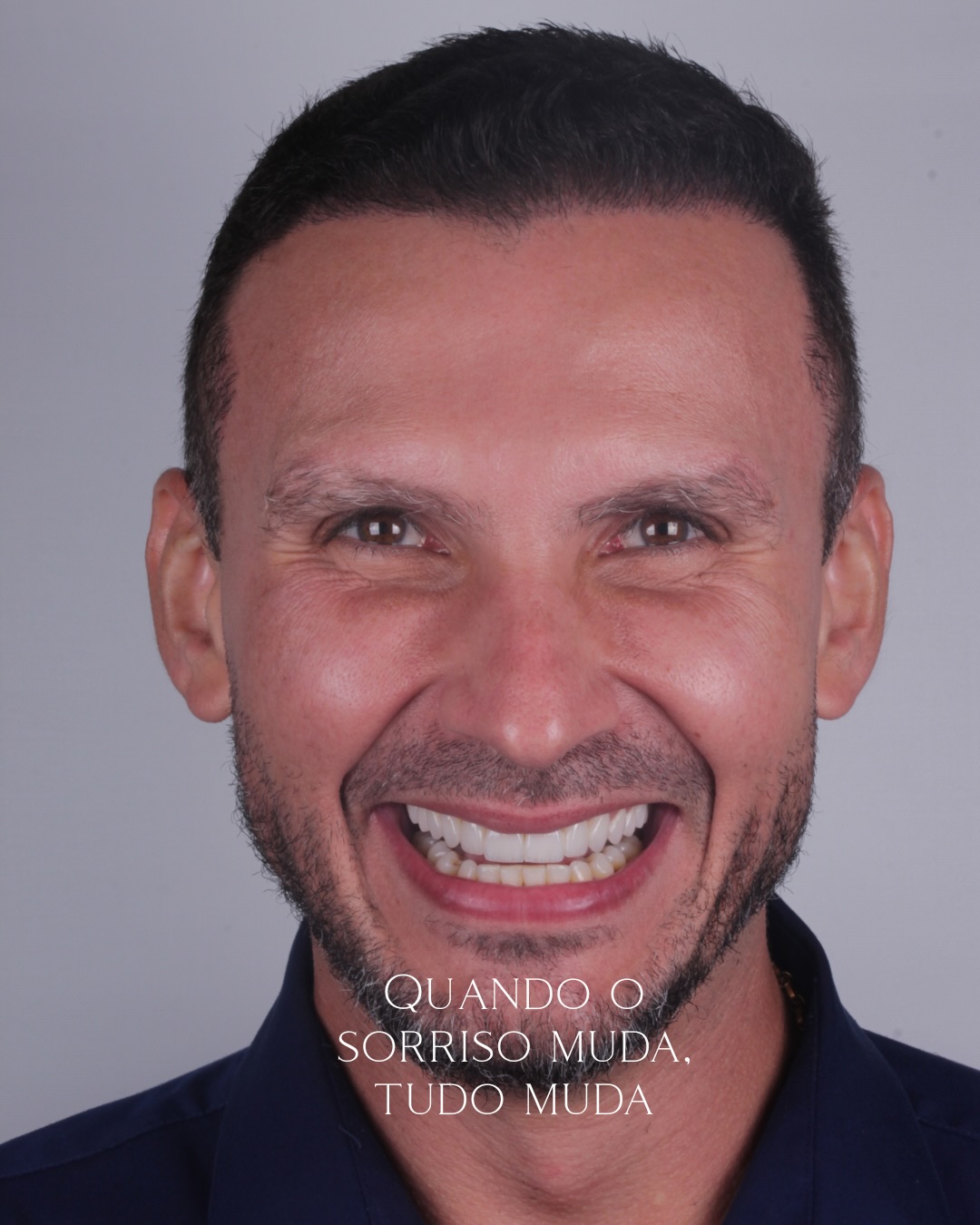 Dr. Vécio Ribeiro Facebook ad: Um sorriso muda tudo!