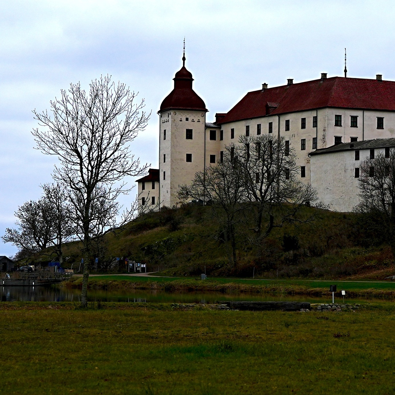 Comedy Art Theatre Facebook ad: ÄKTA GÅENDE MORDGÅTA PÅ LÄCKÖ SLOTT ORIGINALET SEDAN 2005…