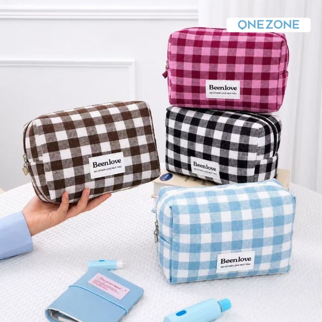 Onezone Réunion Facebook ad: TROUSSES DE TOILETTE CHEZ ONEZONE!