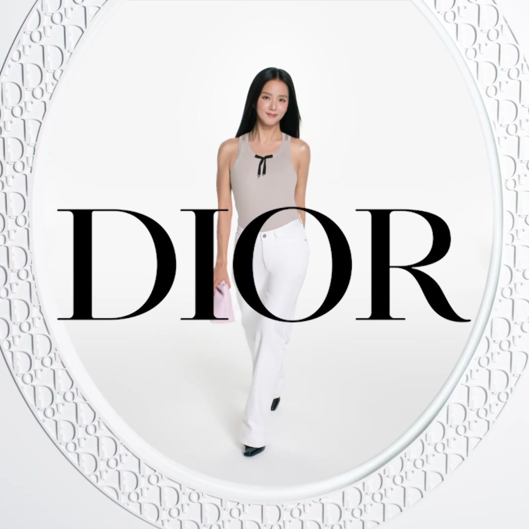 Dior Facebook ad: VISIT THE DIOR BEAUTY ONLINE BOUTIQUE