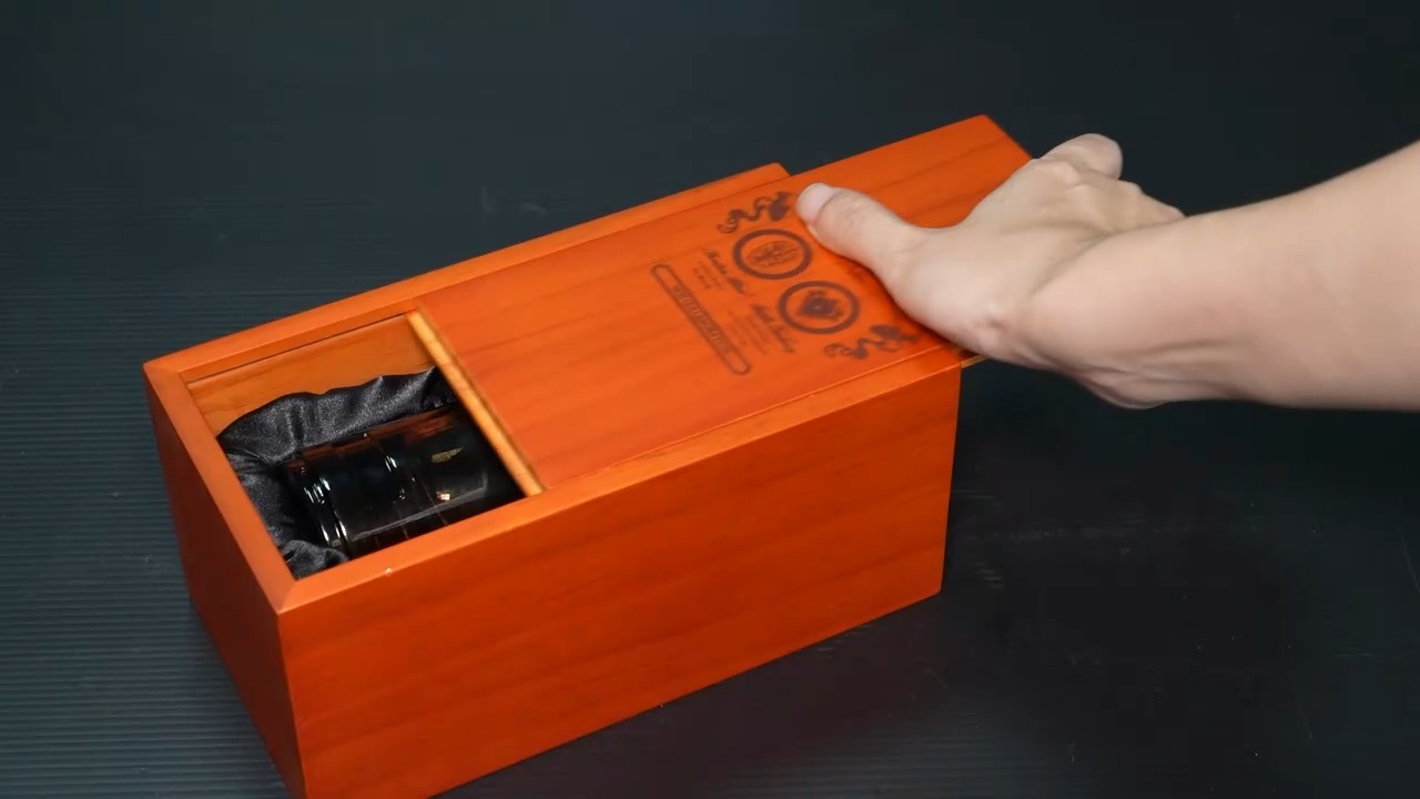 Sunshinepackaging Facebook ad: More Than a Jewelry Box, A Little Surprise Inside!