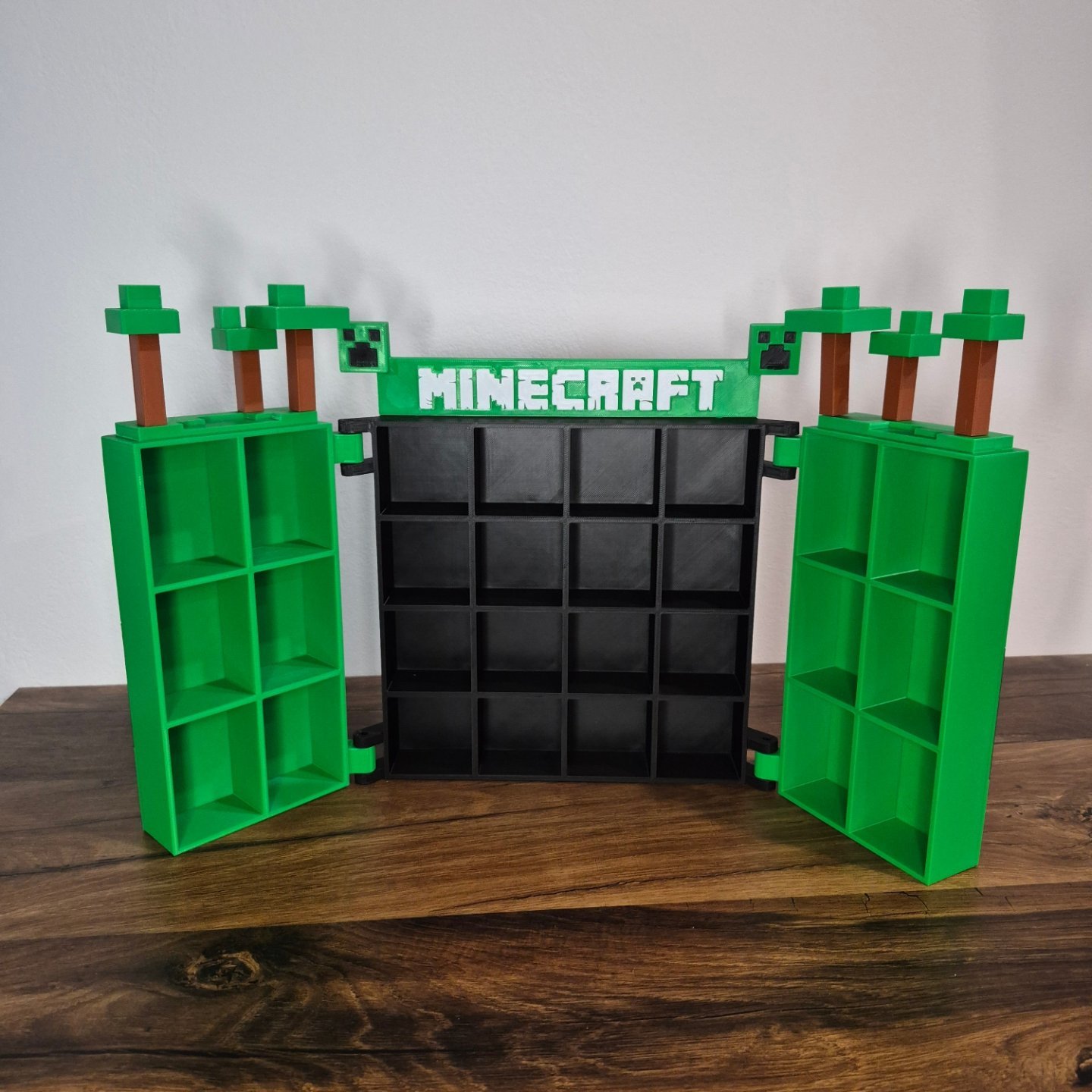 Fun Art Facebook ad: Minecraft stalaža za Kinder Joy figurice