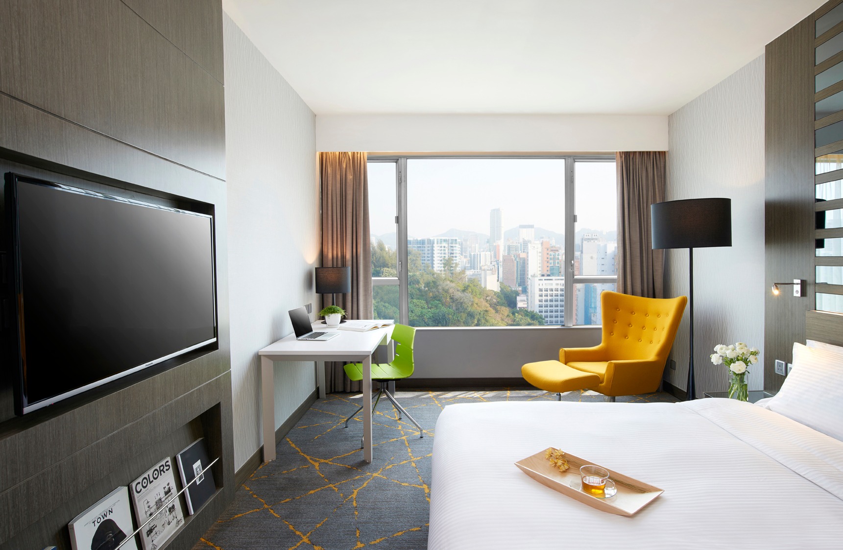 The Cityview Hong Kong Facebook ad: 【 慶祝青年會125周年】為慶祝香港中華基督教青年會125周年,城景國際於即日起推出超值優惠,每晚只需港幣$125附加…