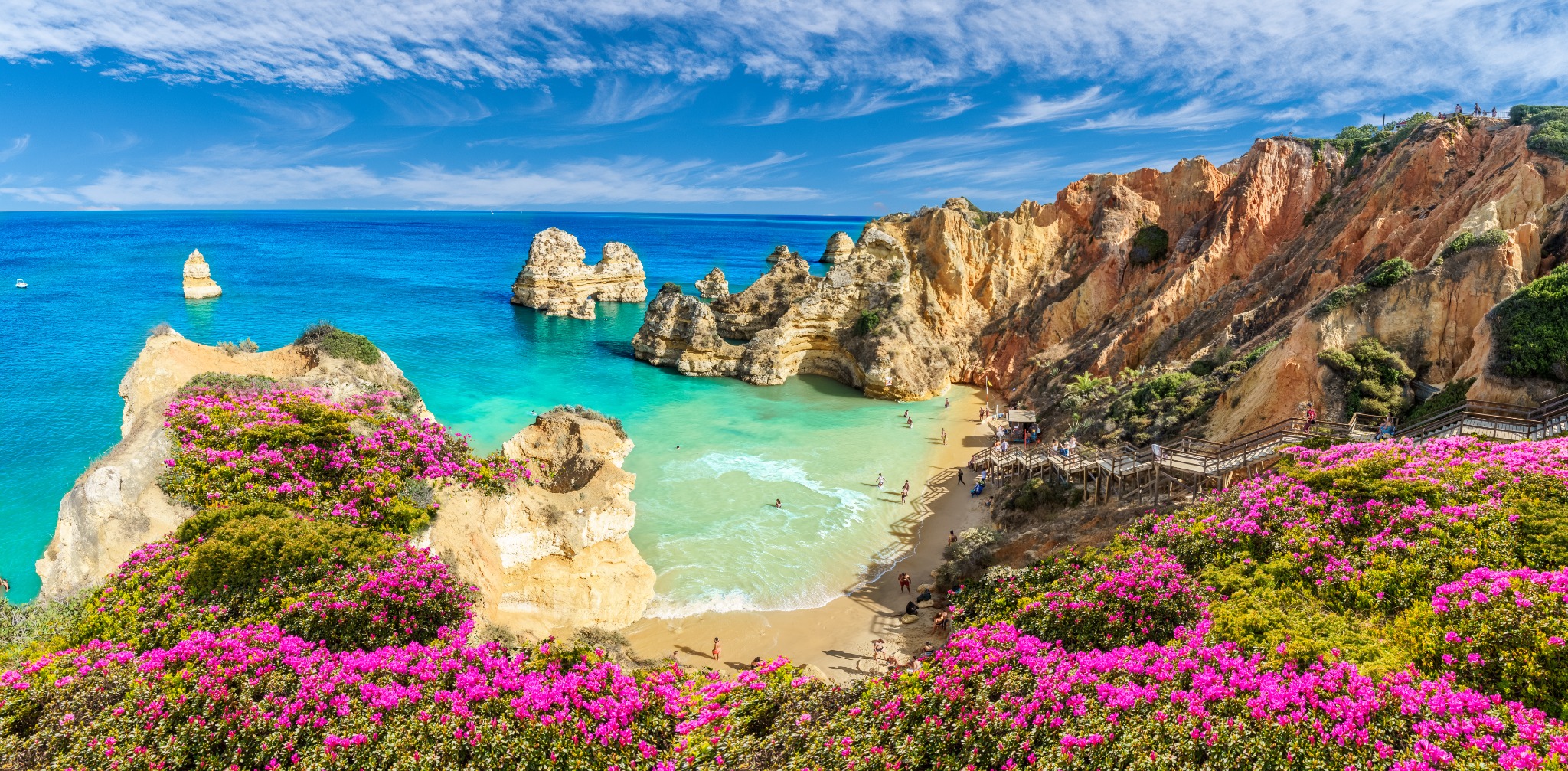 Expedia Facebook ad: Portugal is calling