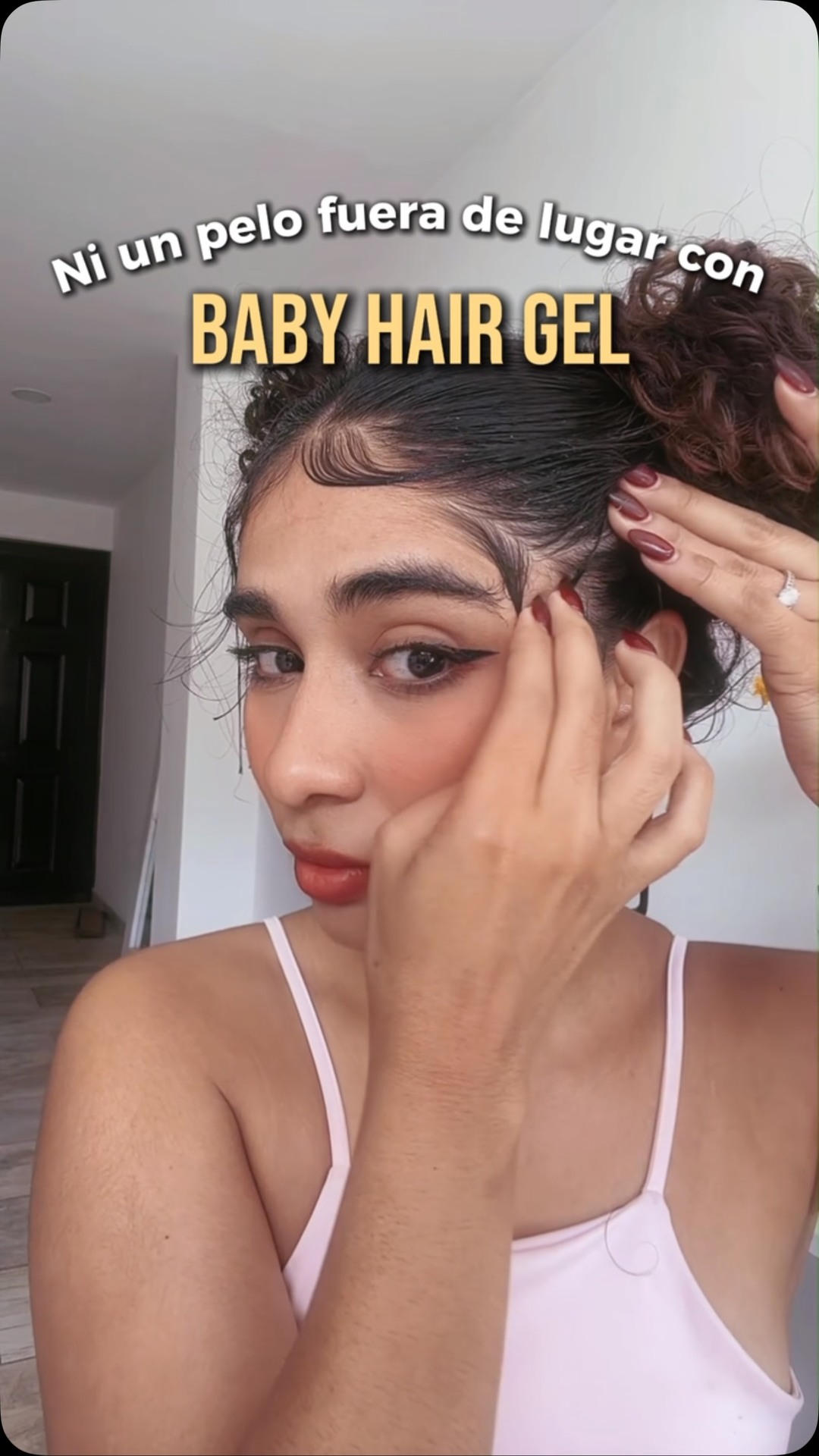 Ponto Hair Club Facebook ad: ¿Te gusta lucir tus baby hairs?, Te dejamos…