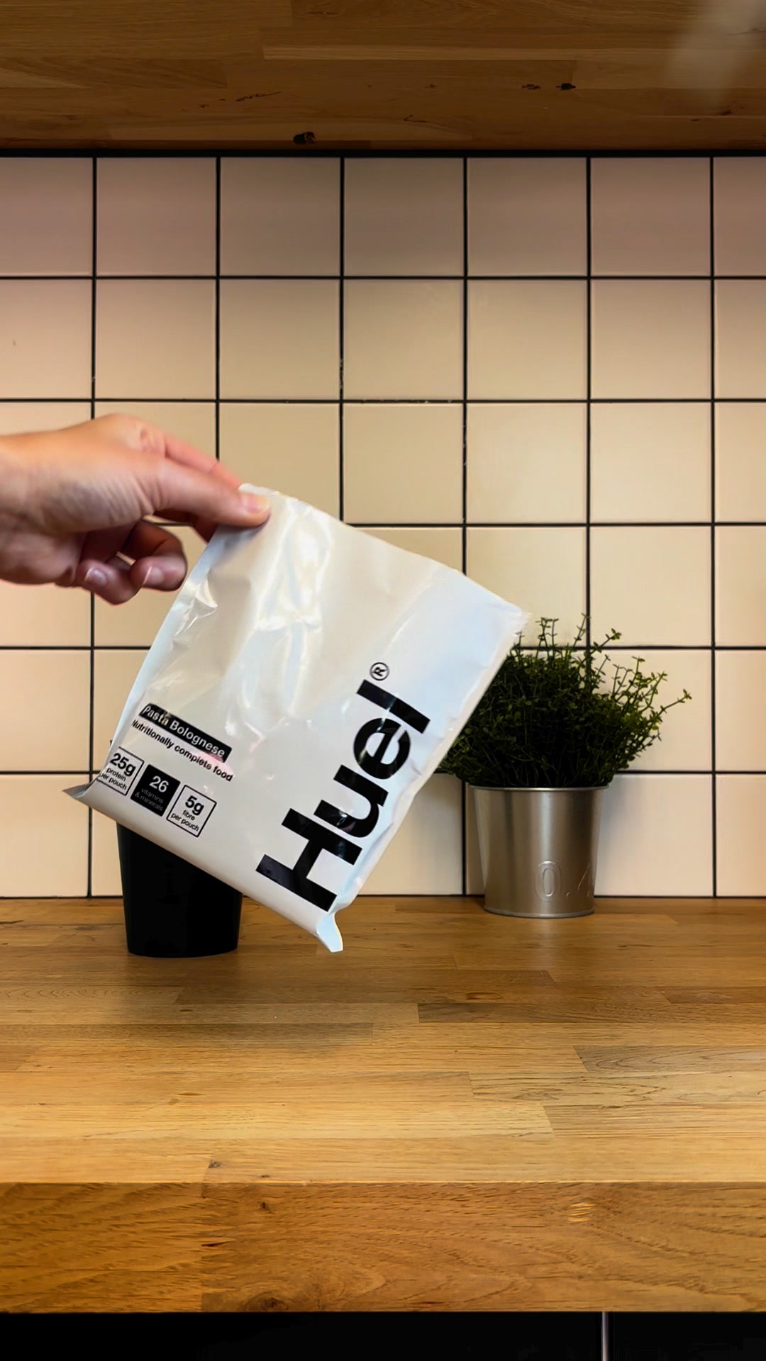 Huel Facebook ad: Mittagsprobleme? Gegessen.