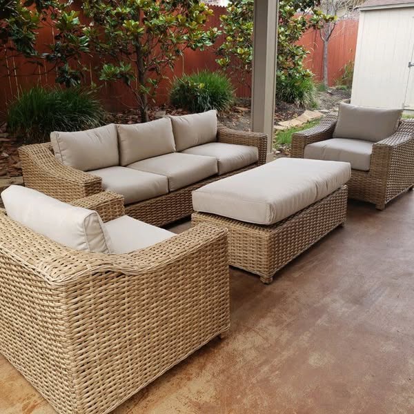 Evelyn Ross Facebook ad: Insights on Outdoor Furniture in Clearance Markets