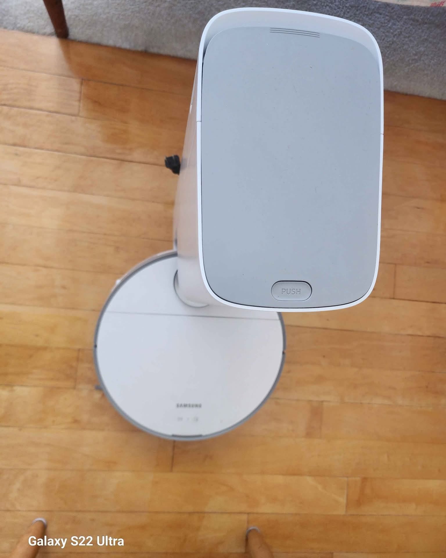 Ingrid VeganforAnimals Facebook ad: Samsung JetBot+Robot Vacuum, Practically New, Fully…