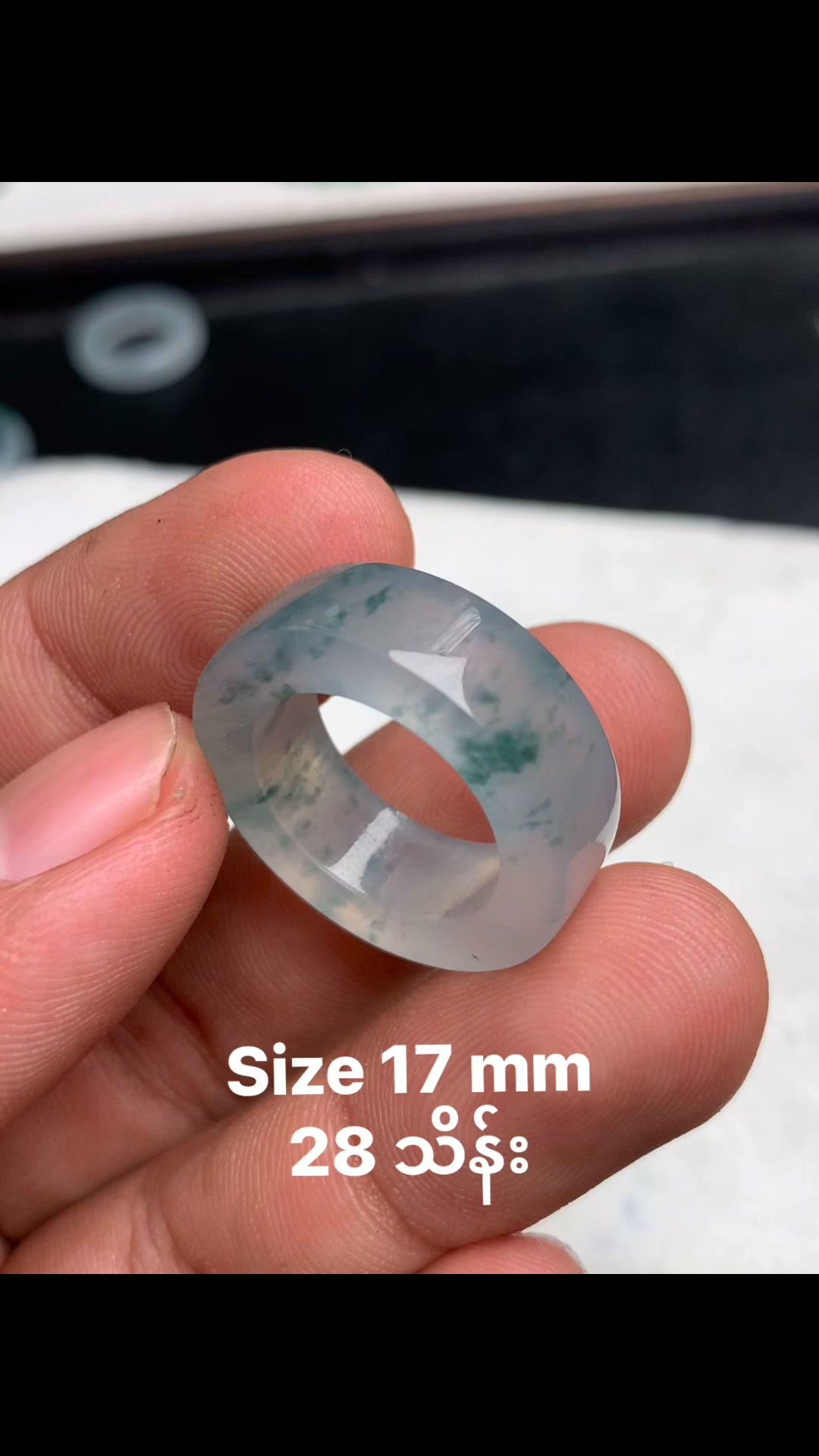 Ye Zar Ni Jade & Jewelry Facebook ad: သဘာဝကျောက်စိမ်း ရေခဲသားပန်းကြား လက်စွပ် 1 ကွင်း