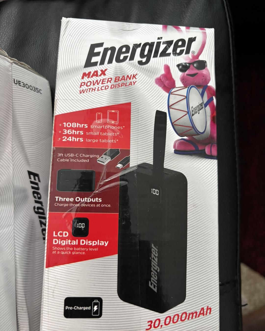 Stanlustar Pixel Store Facebook ad: Original power banks usa quality macksafe and energizer