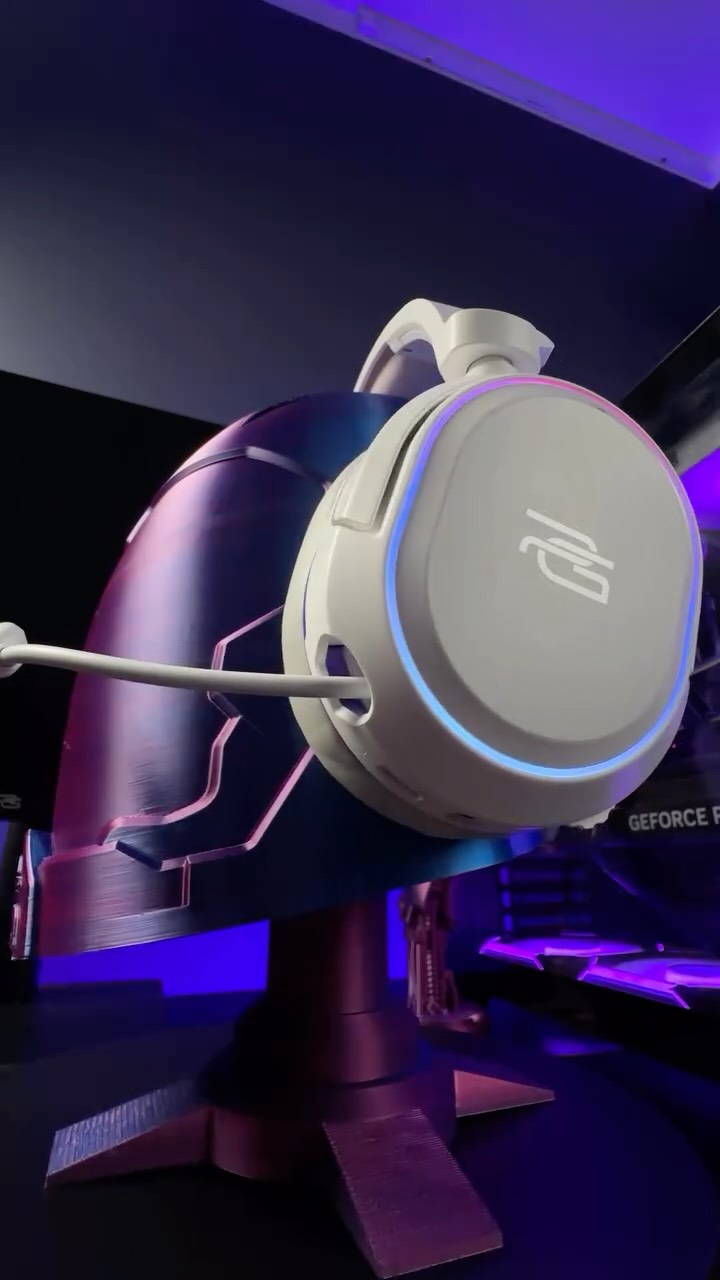 Proove GamingOfficial Facebook ad: Your headset should feel like a part of…