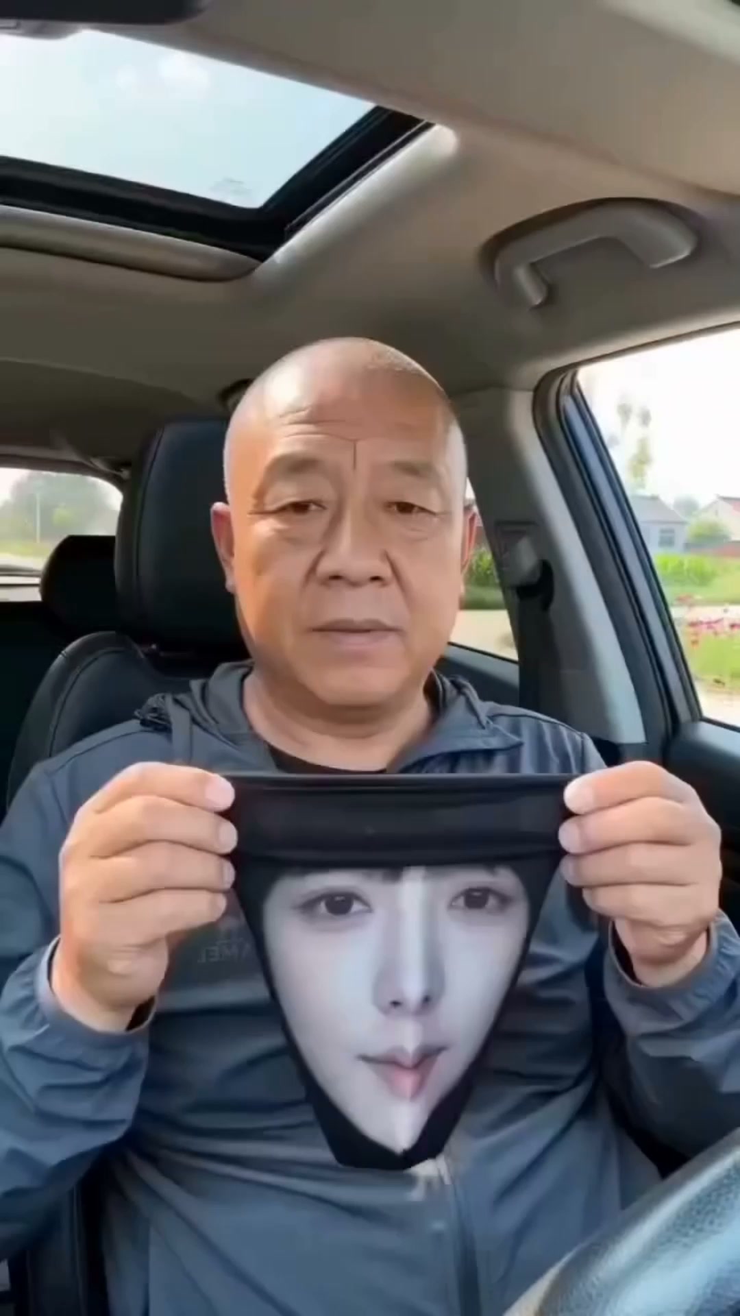 Shopee Facebook ad: MASKER VIRAL YANG BIKIN TEMAN AUTO KAGET!