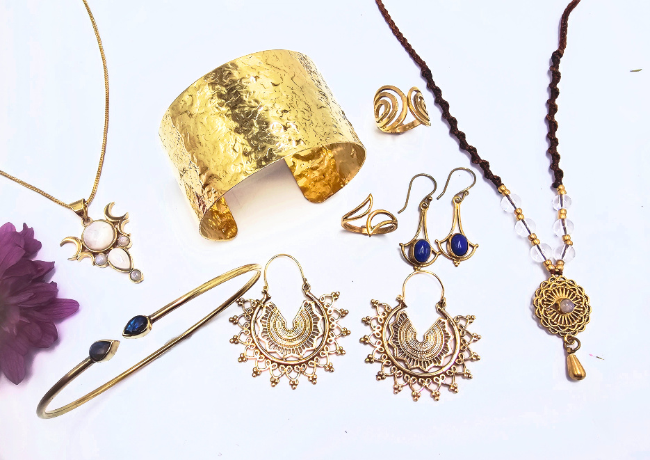 Hello Indigo Halo Facebook ad: Discover New Brass Jewellery