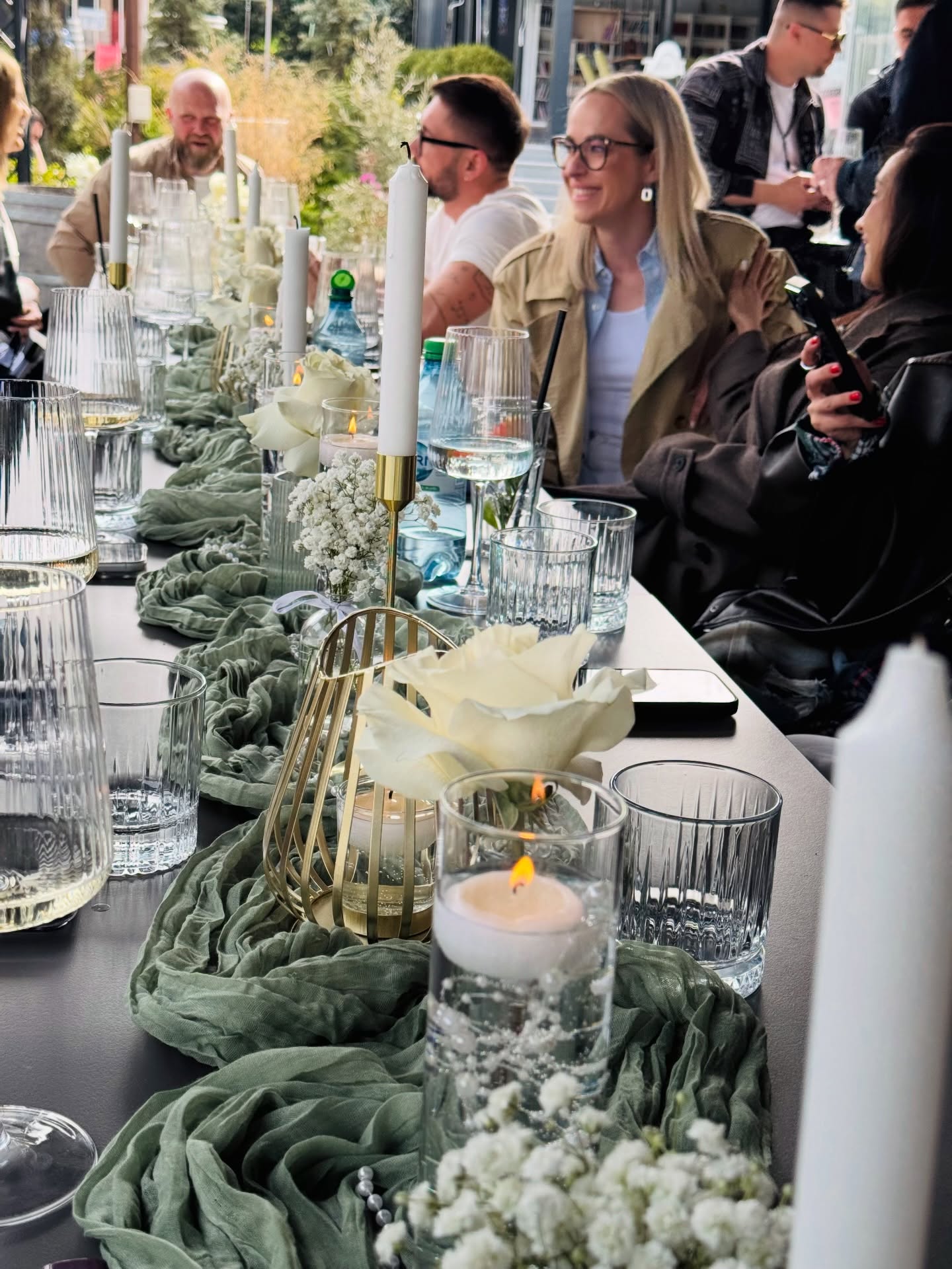 Iconic Garden Facebook ad: Brunch, dar cu un twist live Transformăm orice…