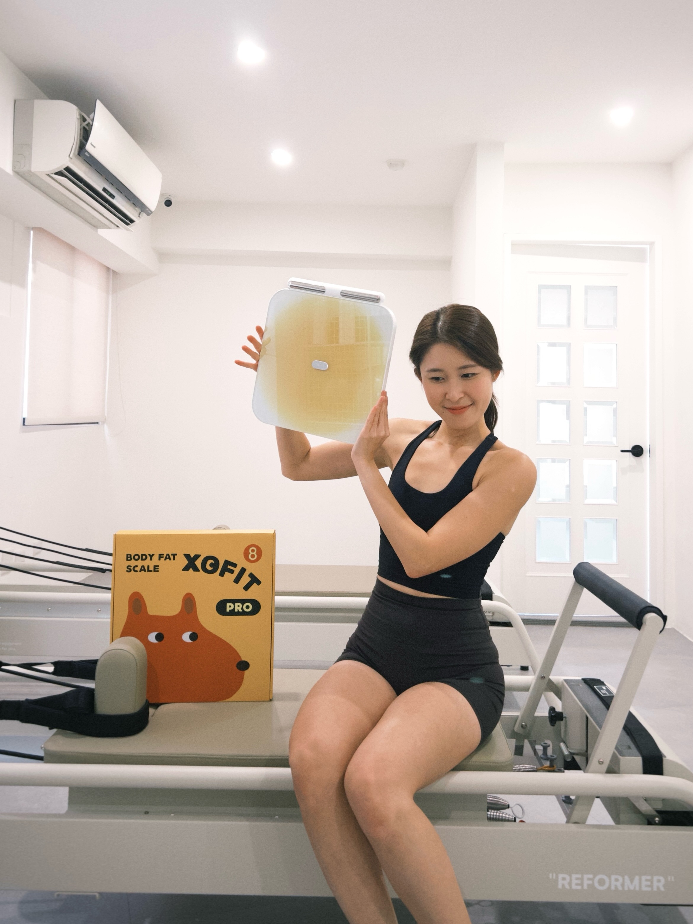 XOFIT 體重計 Facebook ad: 這個月出國的時間變多，一回台灣就得好好的回歸飲控生活了！