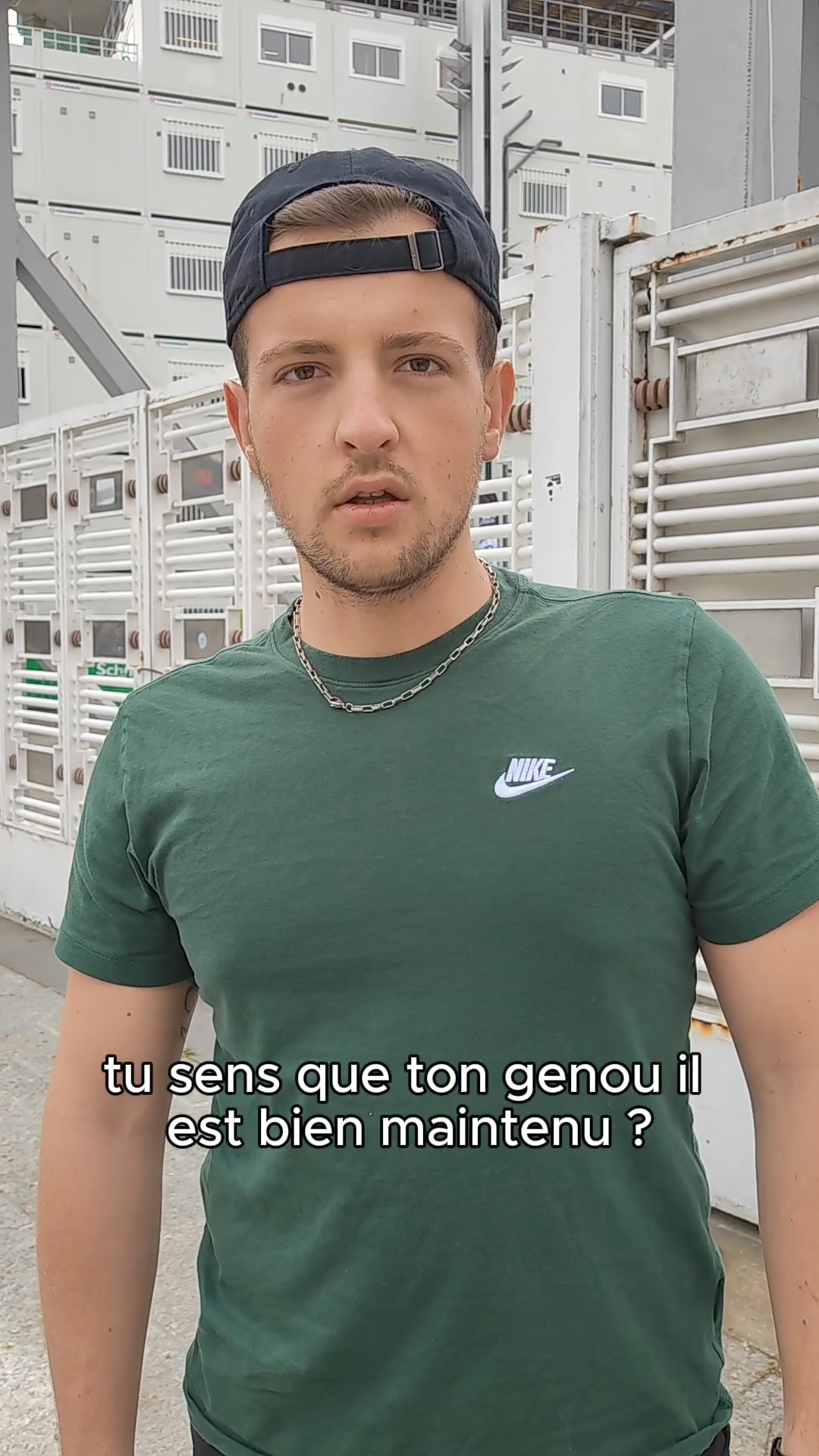 Genoux en carton Facebook ad: Soulage et protège les genoux