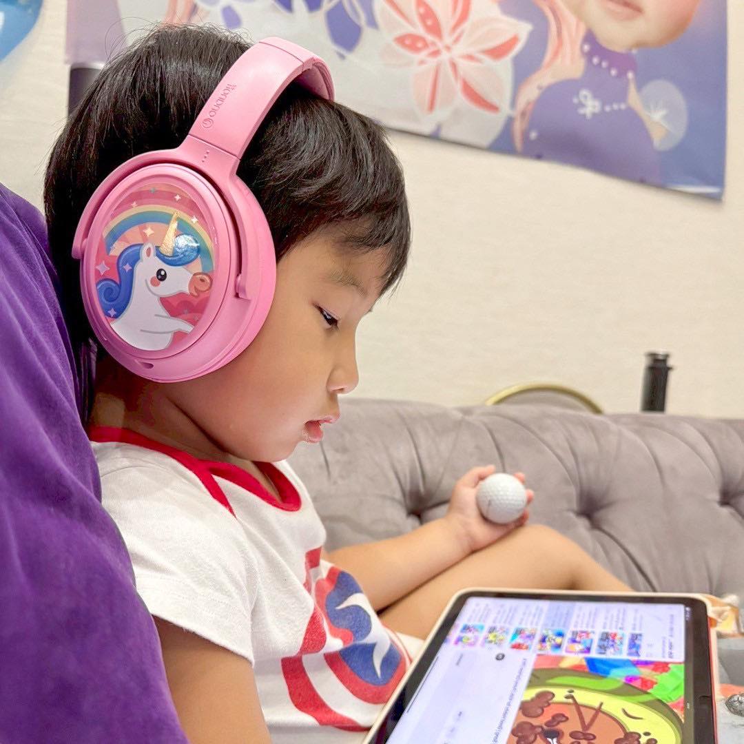 李宓Mina Facebook ad: 孩子出國搭飛機必備神器!超人氣 BuddyPhones 安全耳機開團啦