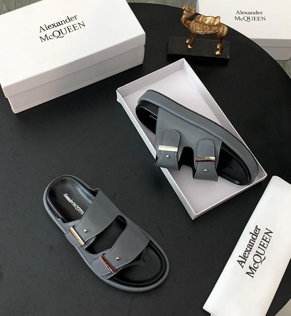 Lefid Facebook ad: Shop LeFid Vogue fashion and footwear with ease.