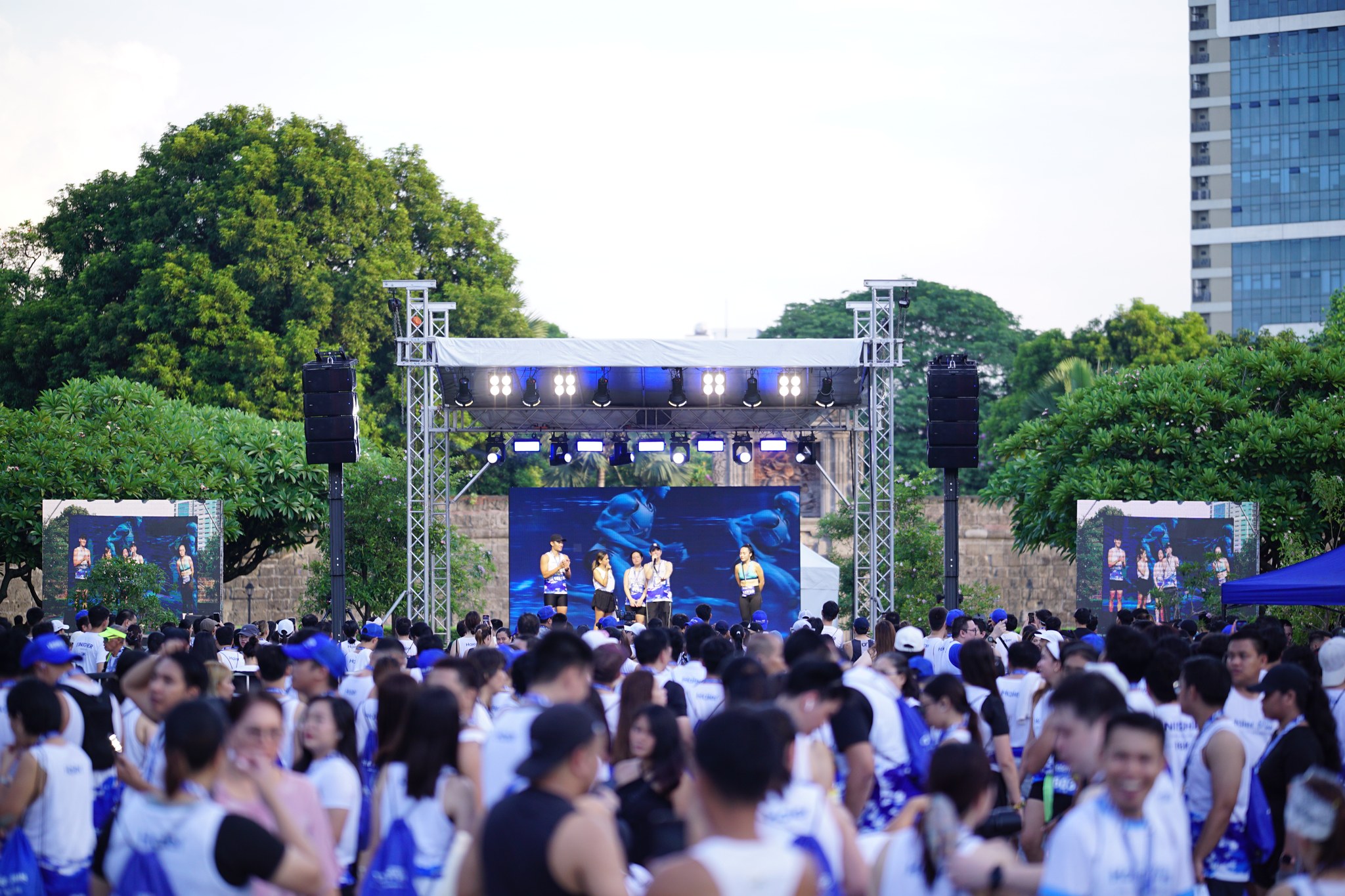 Haier Facebook ad: Last Saturday, thousands of runners came together to…