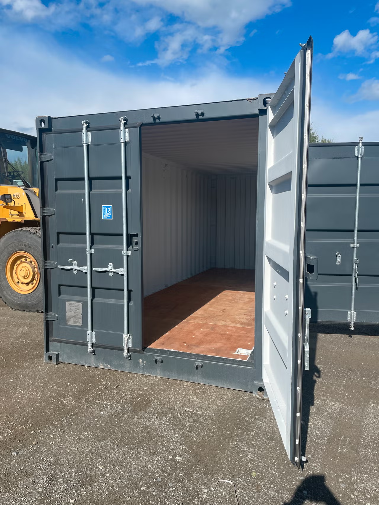 Econtainer Facebook ad: Preis: 1.599,00 €